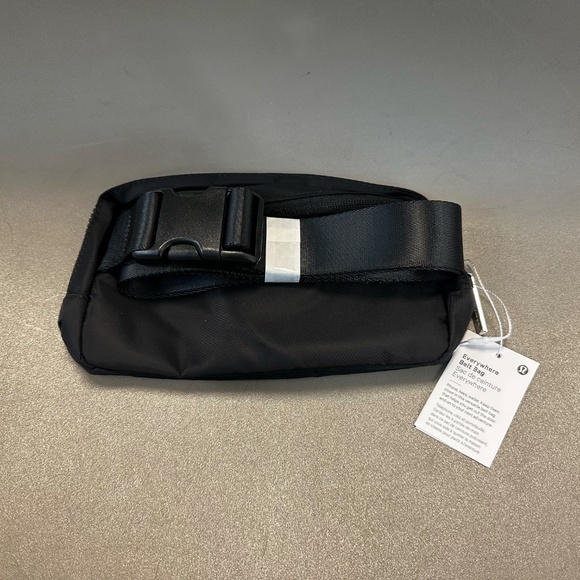 Lululemon everywhere belt bag 1L Black - Picture 2 of 4